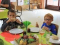 Les enfants aussi aiment manger de bons petits plats